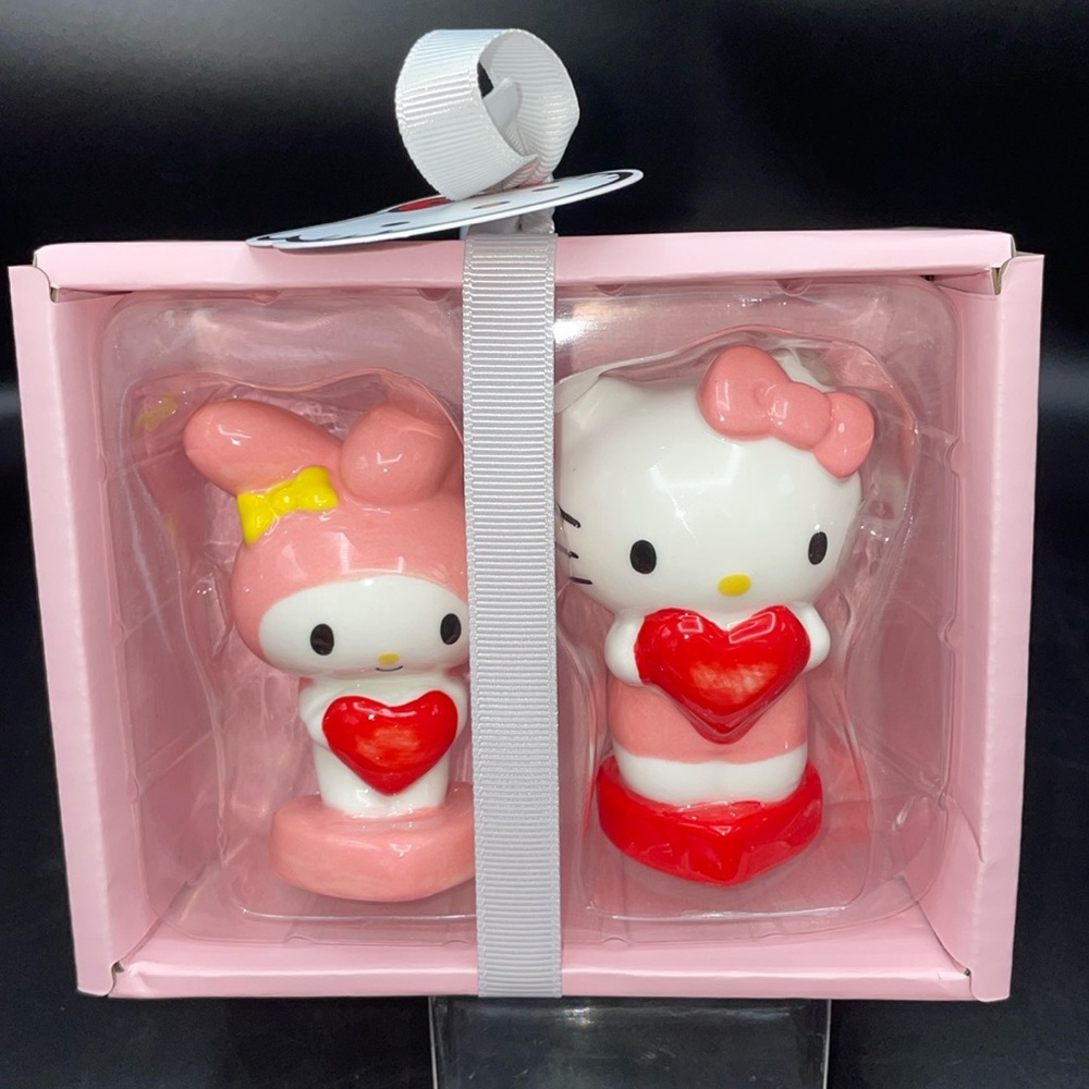 Hello Kitty Salt & Pepper Shaker Set